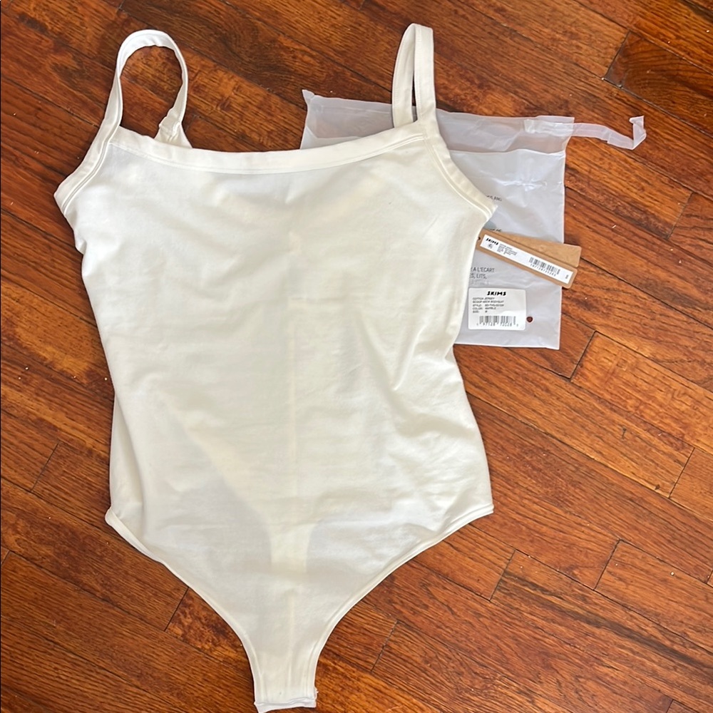 Skims New Medium Bodysuit